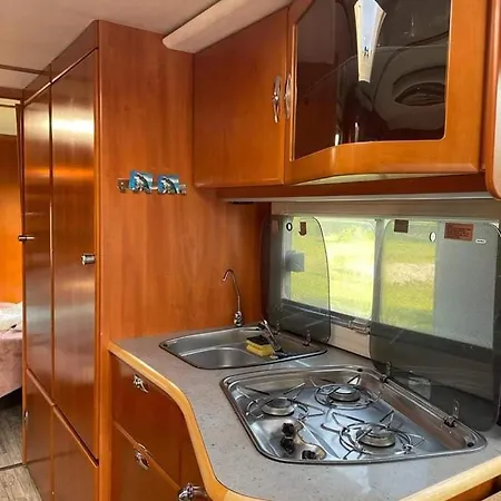 Deluxe Oase Der Ruhe - Wohnwagen Im Kornfeld אתר קמפינג Razkrizje